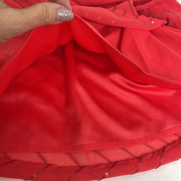 Vince Camuto Dress 6 Knee Length Red Sequins Short Sleeves Lined Point Neck - Picture 14 of 16